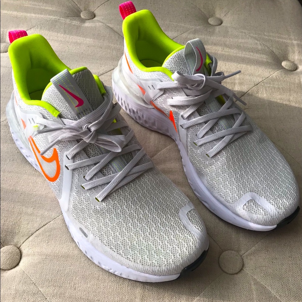 NWOT Women’s Nike React 9.5
